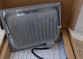 LED reflektor (halogen,lampa,světlo). - 5