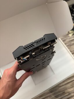 ASUS GeForce GTX 1080 ROG STRIX A8G Gaming - 5