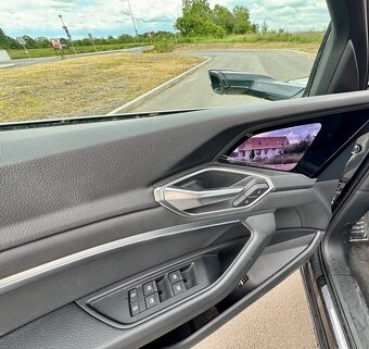 Audi E-Tron - 5