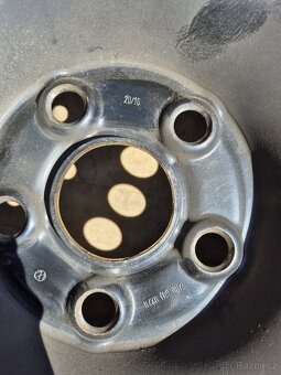 215/65 R16 C 109/107 T včetně disků + orig. poklice - 5