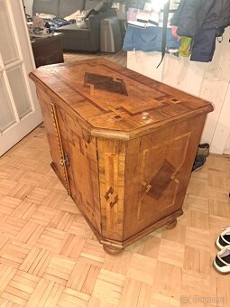 Intarzovaná skříňka - 5