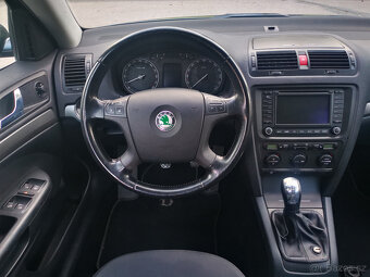 ŠKODA OCTAVIA COMBI 2,0 TDI Elegance - 5