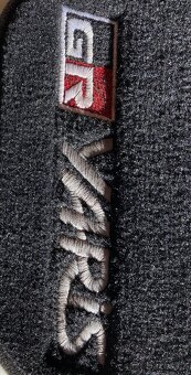 Na YARIS kompletní sada luxusních velurových auto koberců - 5