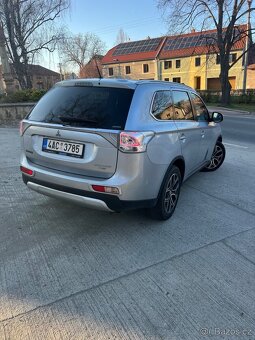 Mitsubishi Outlander 3 2015 2.2d 110kw 7mist 4x4 automat kam - 5