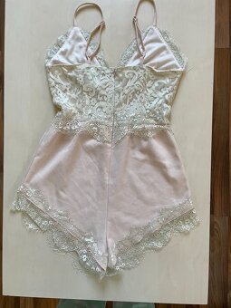 Krajka krémovo růžový overal, vel M, Missguided - 5