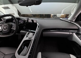 Chevrolet Corvette Stingray Convertible - 5