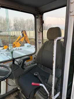 kolesovy bager Takeuchi TB70W - 5