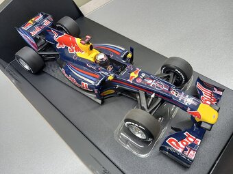 F1 RED BULL RB6 2010 SEBASTIAN VETTEL MINICHAMPS 1:18 - 5