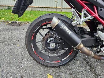 Honda CB750 Hornet - 5