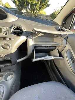 Toyota Yaris 1.0 - 5