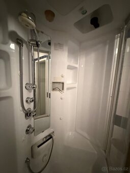 Sprchový kout s uzavřenou jednotkou pro sprchování - 5