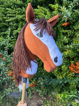 Hobby horse, hnědobílý koník, velikost M - 5
