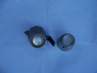 stará hliníková konvička na překapávanou kávu nebo čaj - 5