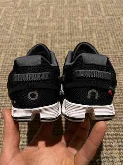 On Running, model Cloud, velikost 37,5 černobílé - 5