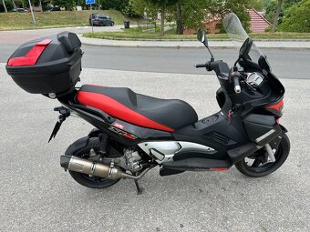 Aprilia Sr Max 300 - 5