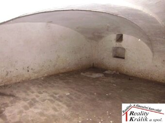 Pozemky a budovy v průmyslové zóně, 3km od K.Hory - 5