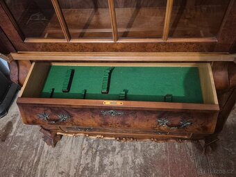 Luxusní vitrína v barokním stylu - břichatka - kořenice - 5