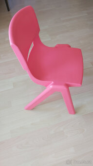 Dětský stůl a čtyři židle - 5