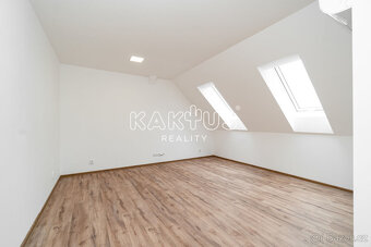 Pronájem nového  podkrovního bytu 3+kk,  ulice Oblá (70m2),  - 5