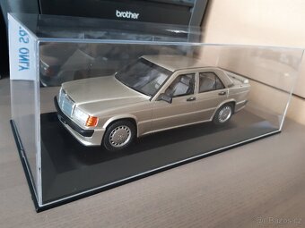 vitrínka 1:18 MCG - 5
