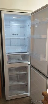Prodám kombinovanou lednici Hisense s prodlouženou zárukou - 5