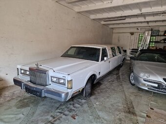Lincoln town car - 5