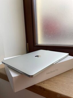 Apple MacBook Pro 13" (Mid-2017, A1708) – 256 GB SSD - 5