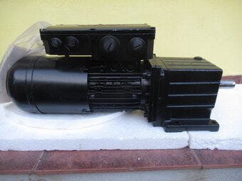 LENZE-NOVÁ elektropřevodovka 400V.0,25kw-264ot.min. - 5