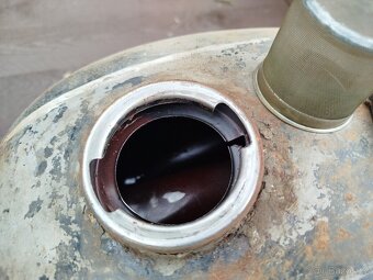 Nádrž čz 150 C nepomlácená vč. bakelit víčko a sítko - 5