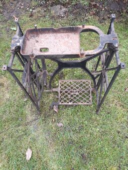 Prodám kostru - starý šicí stroj Pfaff - 5