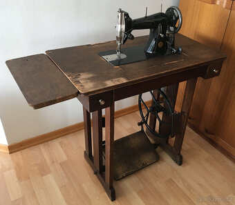 Starožitný šicí stroj Bobbin - 5