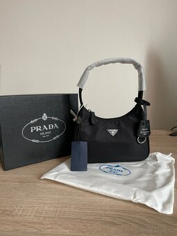Prada Re-edition 2000 kabelka s krabicou - 5