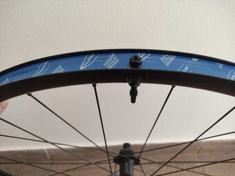 Prodám zapletená kola DT Swiss Gravel LN 28" - 5