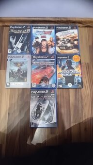 2× PS2 Slim (nefunkční) + volant + 3 ovladače + hry - 5