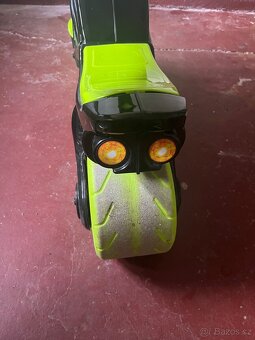 Motorka s helmou - 5