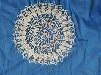 Ručně háčkované bavlněné naškrobené dečky 35 - 38 cm - 5