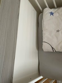 Prodám postýlku, rošt + matraci - 5