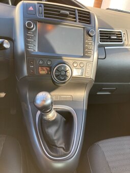 Toyota verso - 5