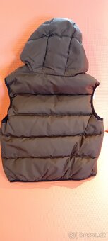 Zánovní chlapecká prošívaná vesta zn.Benetton  vel .120 - 5