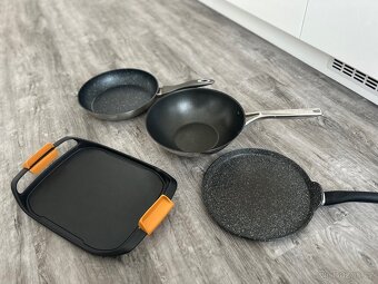 Pánev wok + nepřilnavá granitová pánev - 5