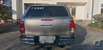 Toyota Hilux 2,4 D - 5