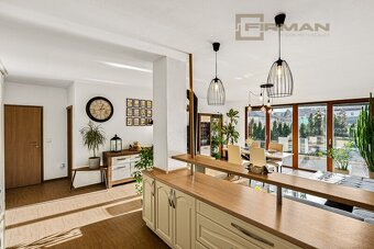 Prodej moderní dřevostavby 4+kk s  vyhřívaným bazénem, okras - 5