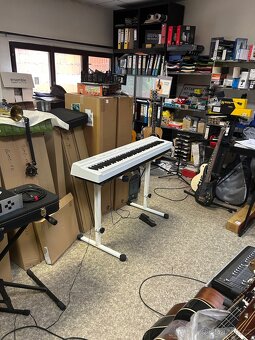 Stage piano s kladívkovou mechanikou Casio a Yamaha - 5