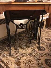 Retro šicí stroj - 5