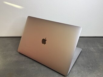 Macbook Pro 15" 2019 / I9 / 16GB / 512GB / Space gray - 5