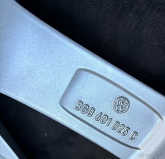 Originální Alu kola 5x112 VW Passat B8,Škoda 215/55/17 TPMS - 5