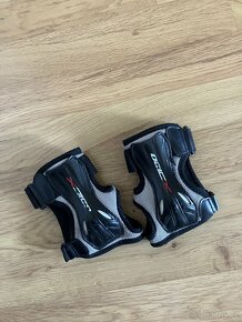 SLEVA Prodam dámské inline brusle + chrániče zdarma - 5