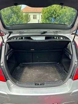 Prodám Hyundai i30, rok 2010 - 5