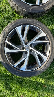 Volvo XC40 kola 245/45 R20 - 5
