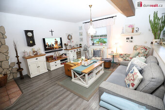 Krásný rodinný dům 5+kk ve vilové zástavbě se zahradou, park - 5